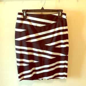 EUC WHBM Black and White skirt, size 2